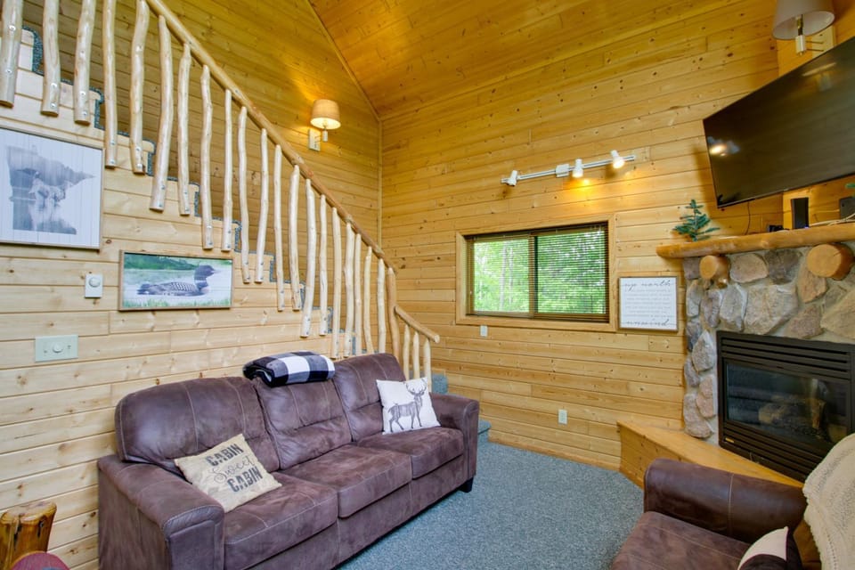 Cabin w/ Fireplace < 1 Mile to Lakes + Golf Cabin in Minnesota