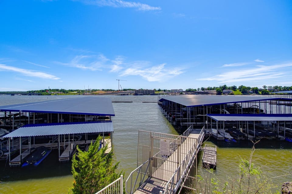 Furnished Porch, Resort Pools! Lands End Condo House in Osage Beach