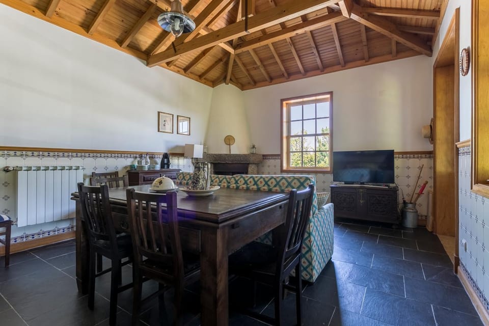 TV and multimedia, Living room, Dining area