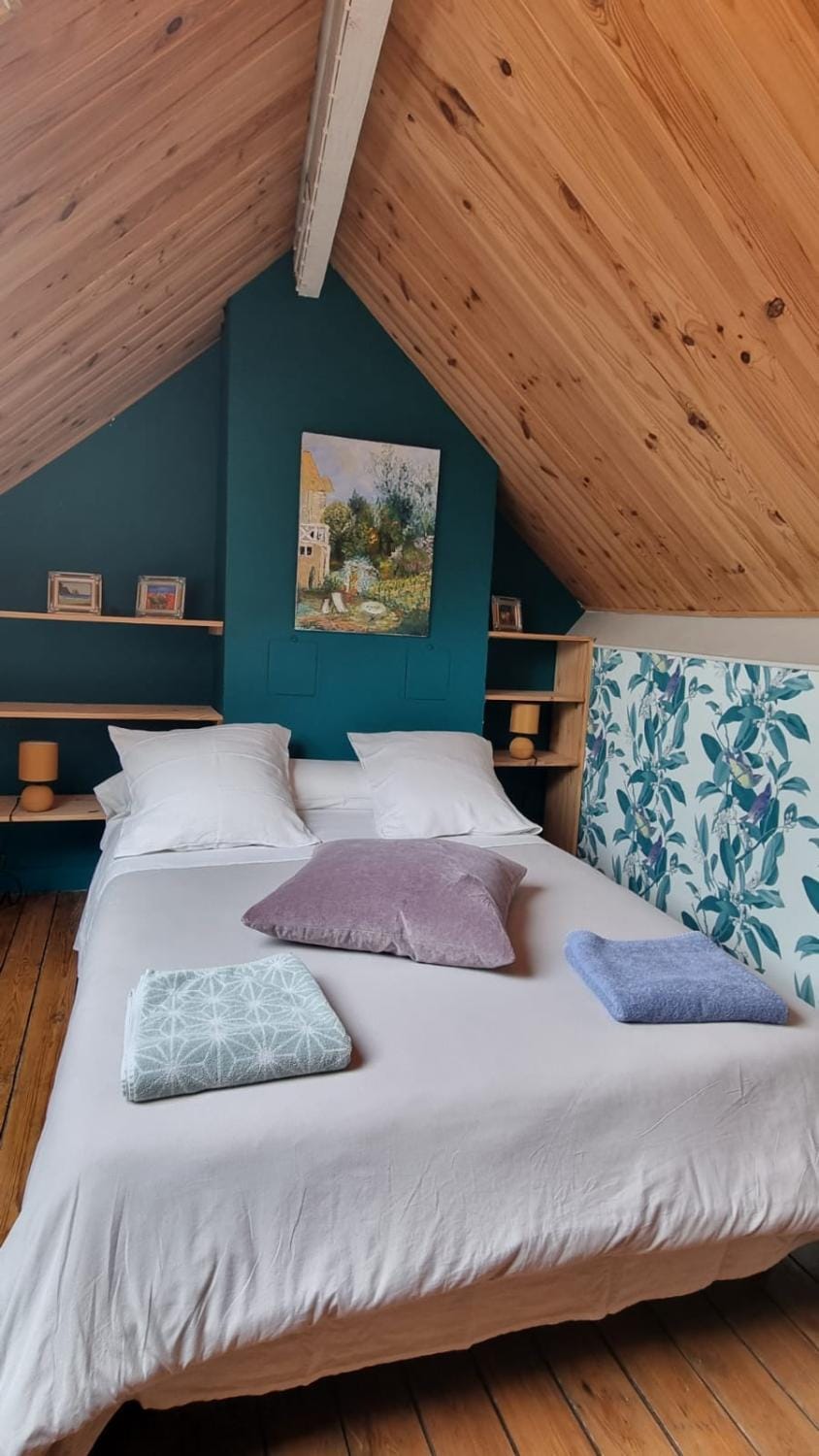Bed, Bedroom
