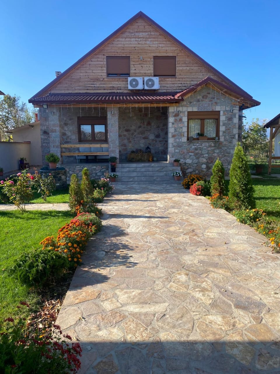 Property building, Day, Garden, Garden view