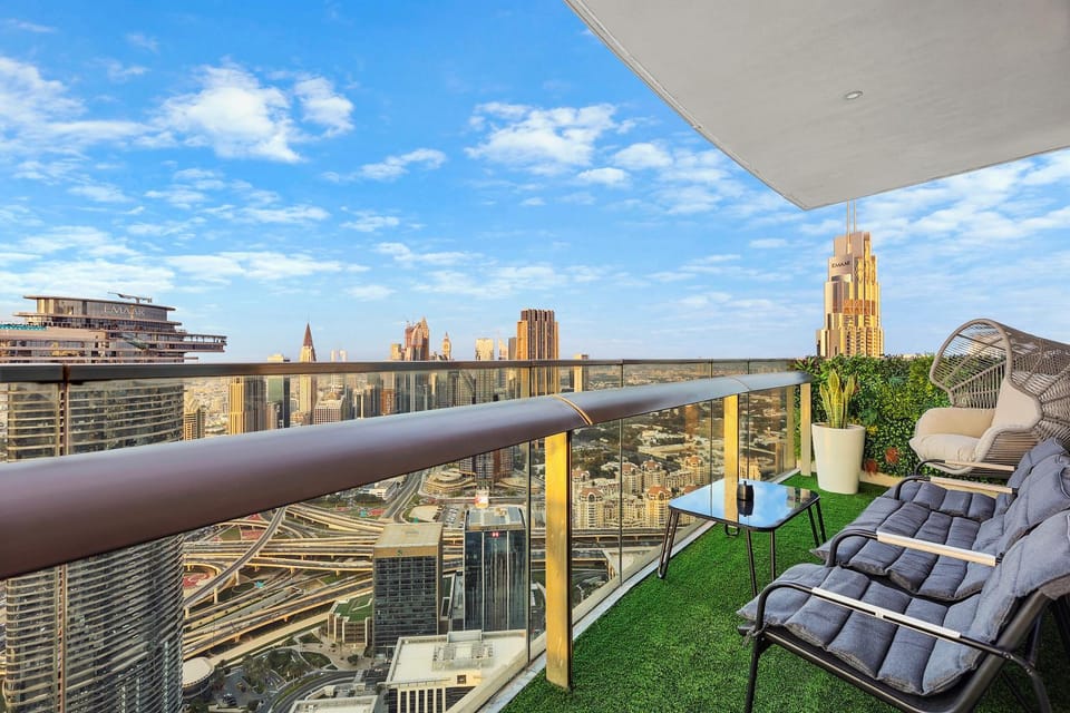 Luxury 2BR with Skyline and Sea Views, Near Burj Khalifa & Dubai Mall Apartment in Dubai