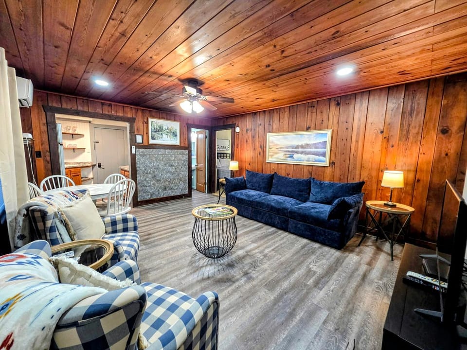 Edgewater Resort Cottage #1 Country House in Rockwell