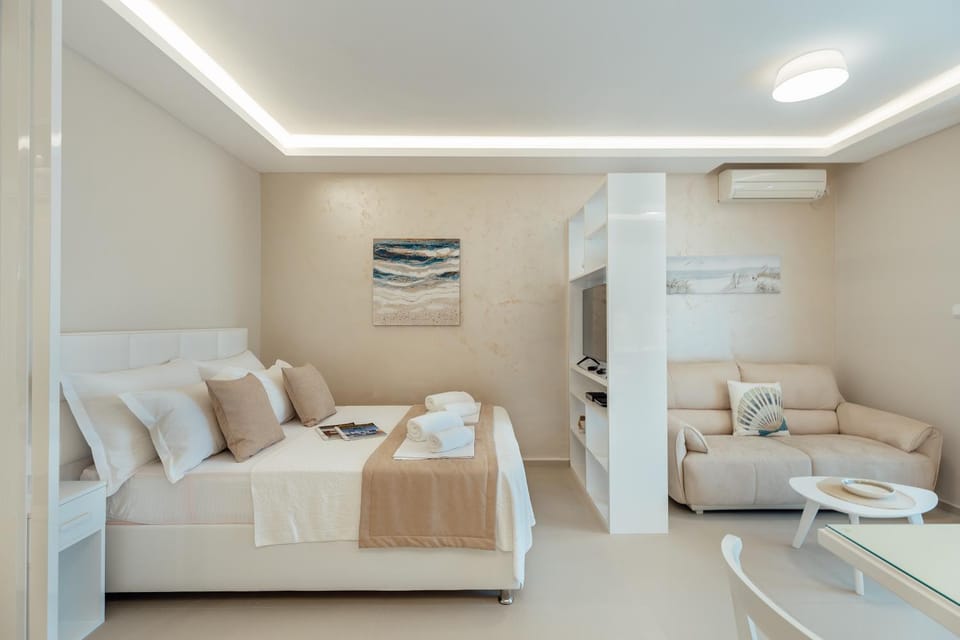 Bed, Seating area