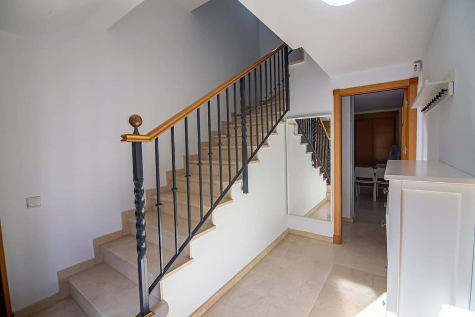 Modern beach villa with parking and private pool Villa in Torremolinos