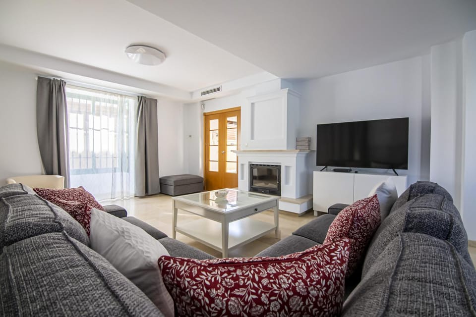 Villa en Playamar - Piscina, Barbacoa y Parking Villa in Torremolinos