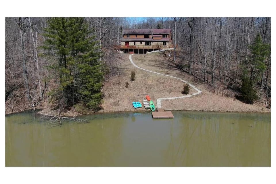 Luxurious Estate by Brown County 40 private acres Chalet in Indiana