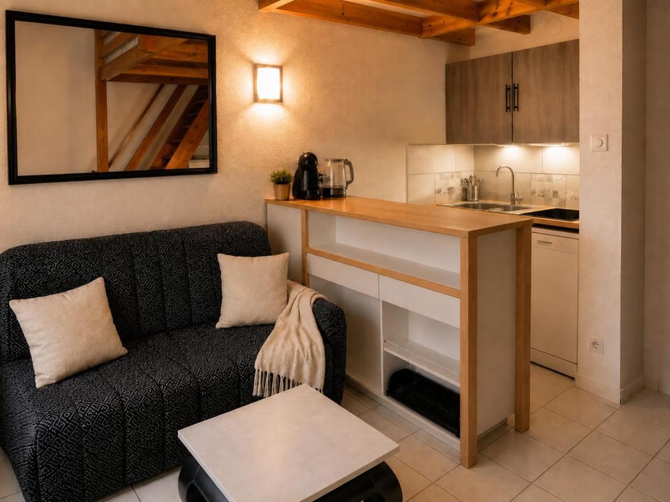 Kitchen or kitchenette, Living room