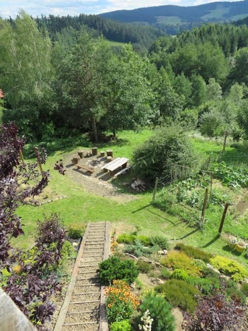Spring, Day, Natural landscape, Garden, Seating area, Garden view, Mountain view