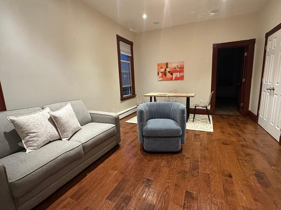 El Edén 2 Bedroom with parking Space close to hospital Apartment in Bronx