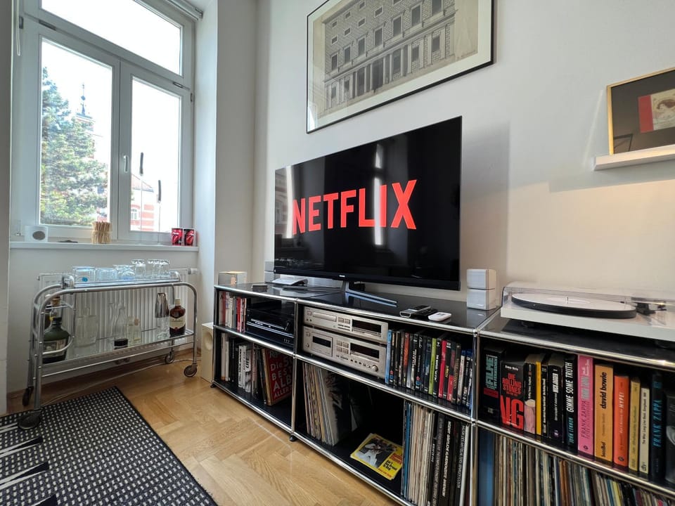 TV and multimedia, Living room, Lounge or bar, Decorative detail