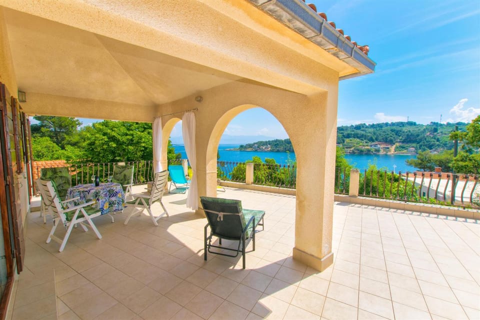 Balcony/Terrace, Area and facilities