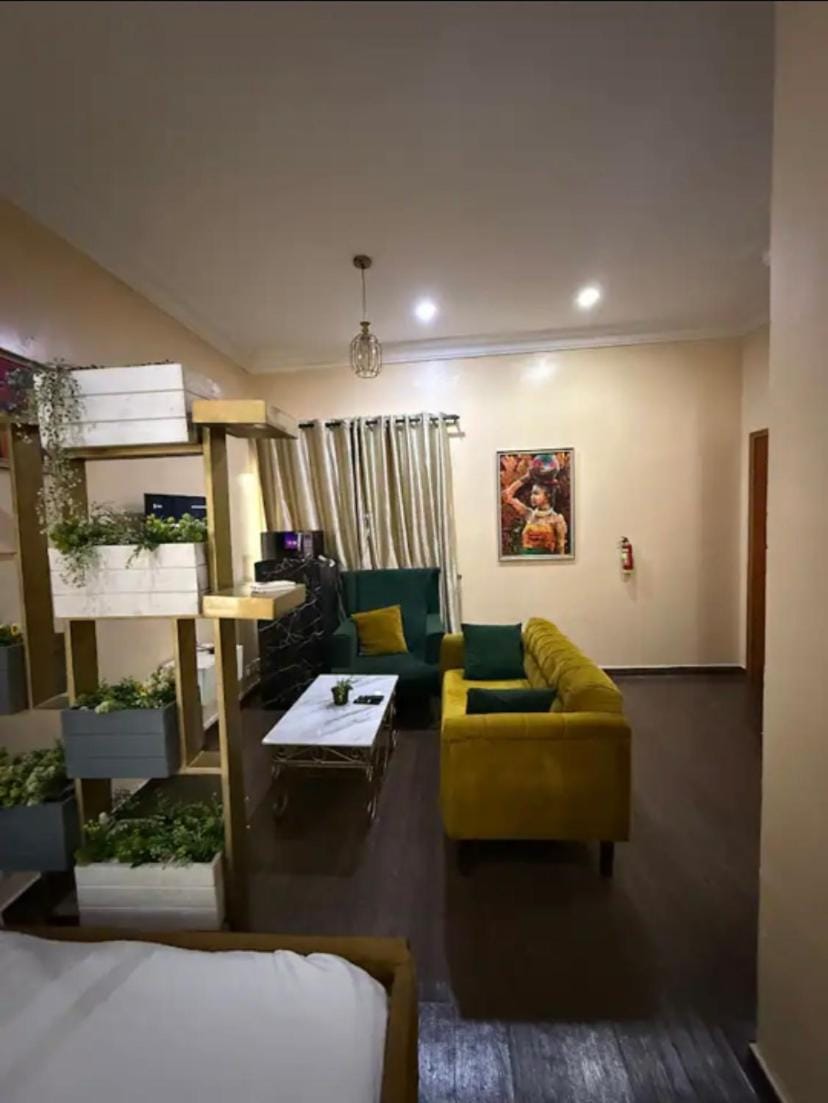 Cozy studio unit in lekki phase 1 - Kitchen, 24-7 light, wifi, Netflix Apartment in Lagos
