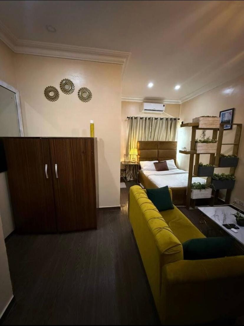 Cozy studio unit in lekki phase 1 - Kitchen, 24-7 light, wifi, Netflix Apartment in Lagos