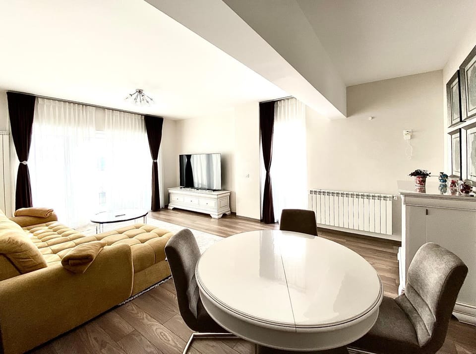 White Dream Penthouse with Jacuzzi Apartment in Brasov