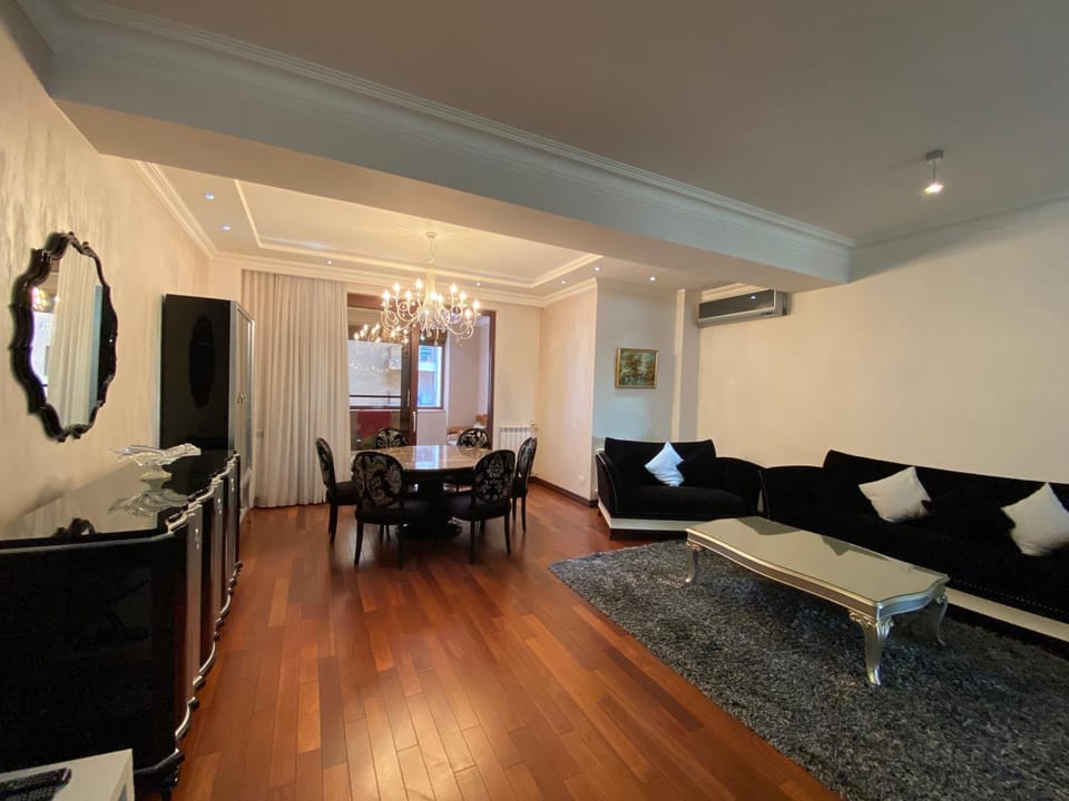 Amiryan street, 3 bedrooms Luxury apartment AM440 Apartment in Yerevan