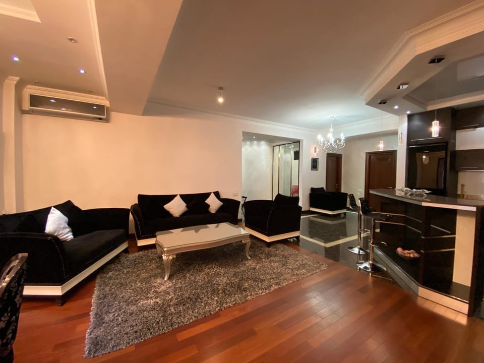 Amiryan street, 3 bedrooms Luxury apartment AM440 Apartment in Yerevan