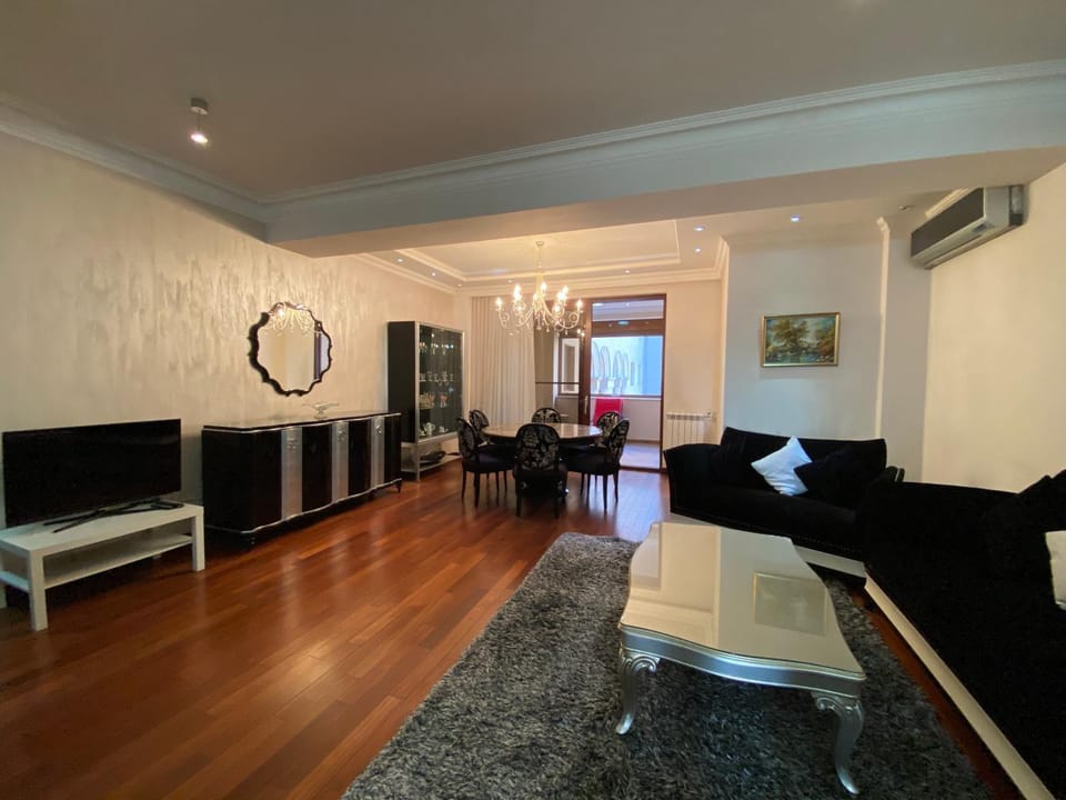 Amiryan street, 3 bedrooms Luxury apartment AM440 Apartment in Yerevan