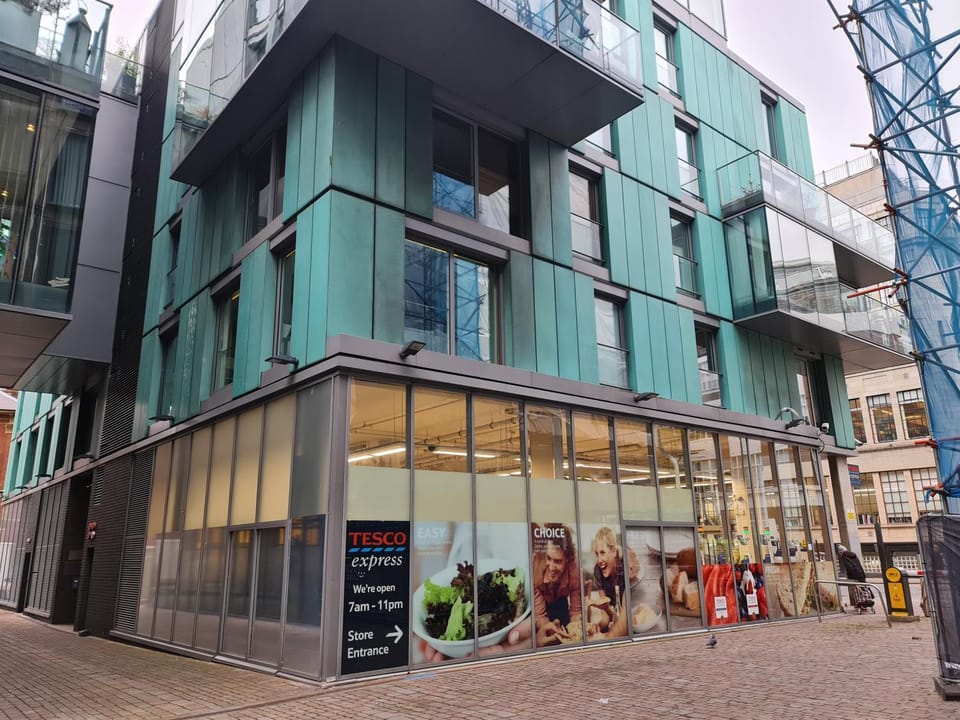 Stylish and Modern 1 Bedroom Apartment in Farringdon House in London Borough of Islington