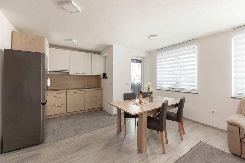 Living room, Decorative detail, Dining area, kitchen