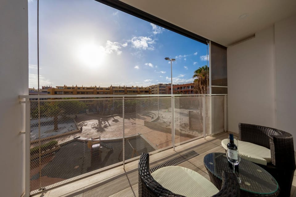 Balcony/Terrace, City view, Street view