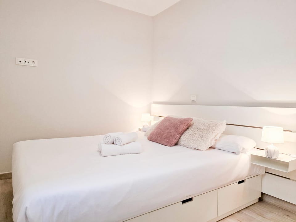 Bed, Bedroom