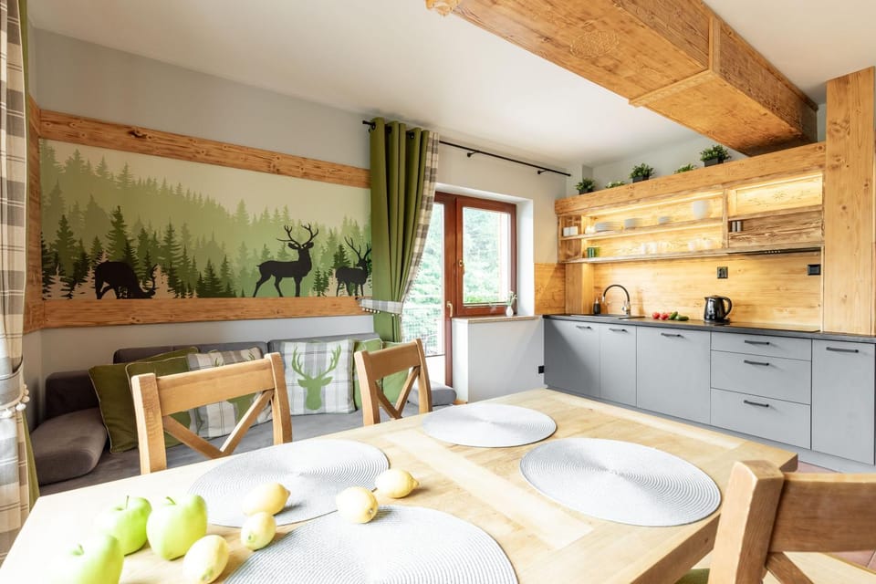 Kitchen or kitchenette, Living room, Seating area, Dining area