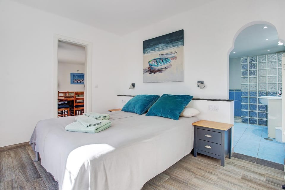 Living room, Bedroom