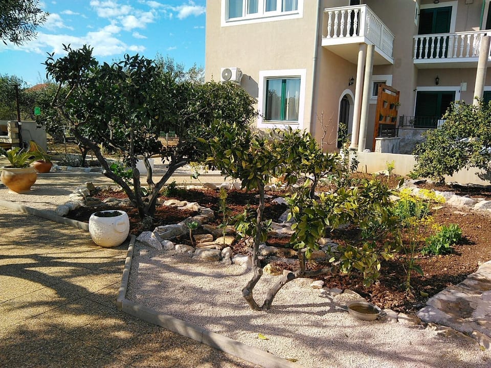 Facade/entrance, Garden