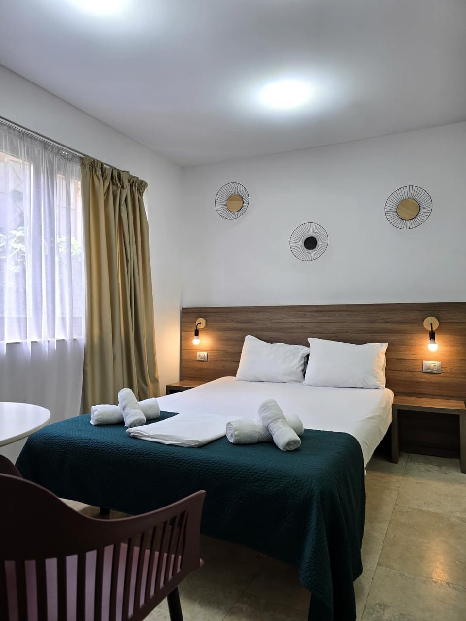 Bed, Photo of the whole room, Seating area