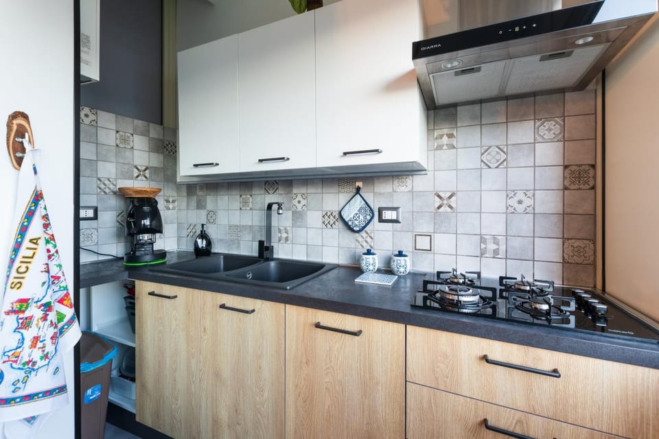 Kitchen or kitchenette, kitchen, kitchen