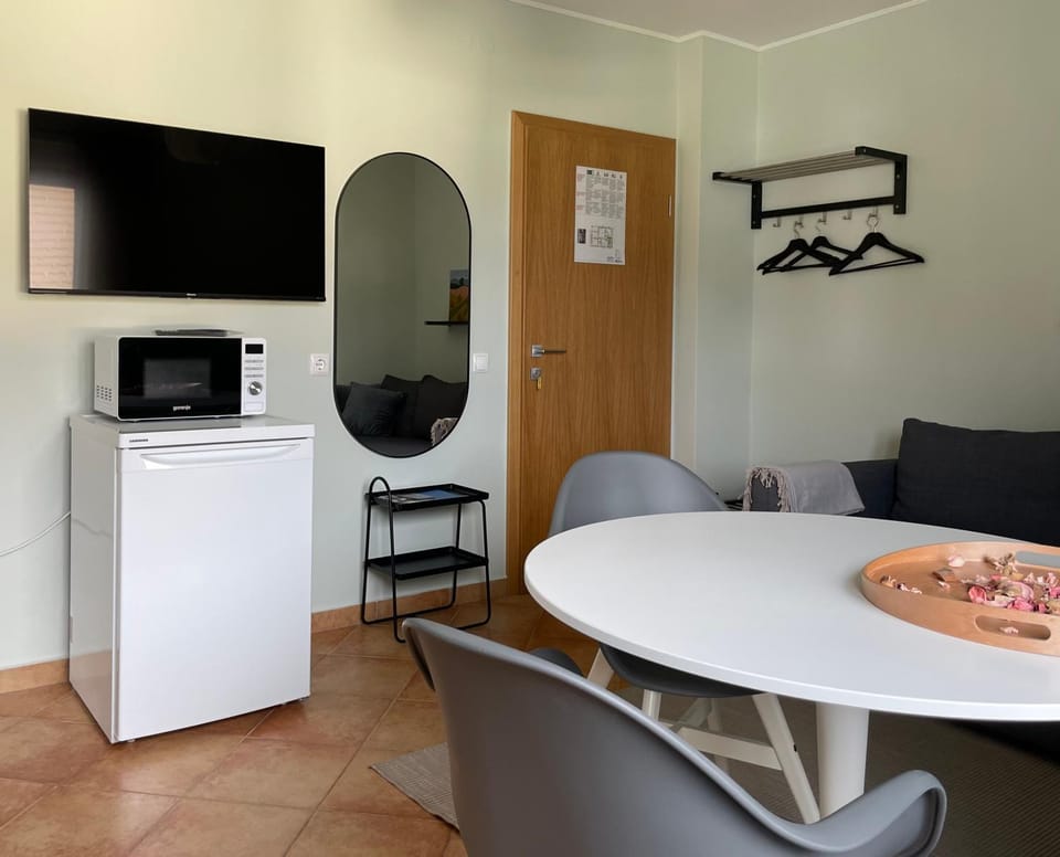 TV and multimedia, Living room, Dining area