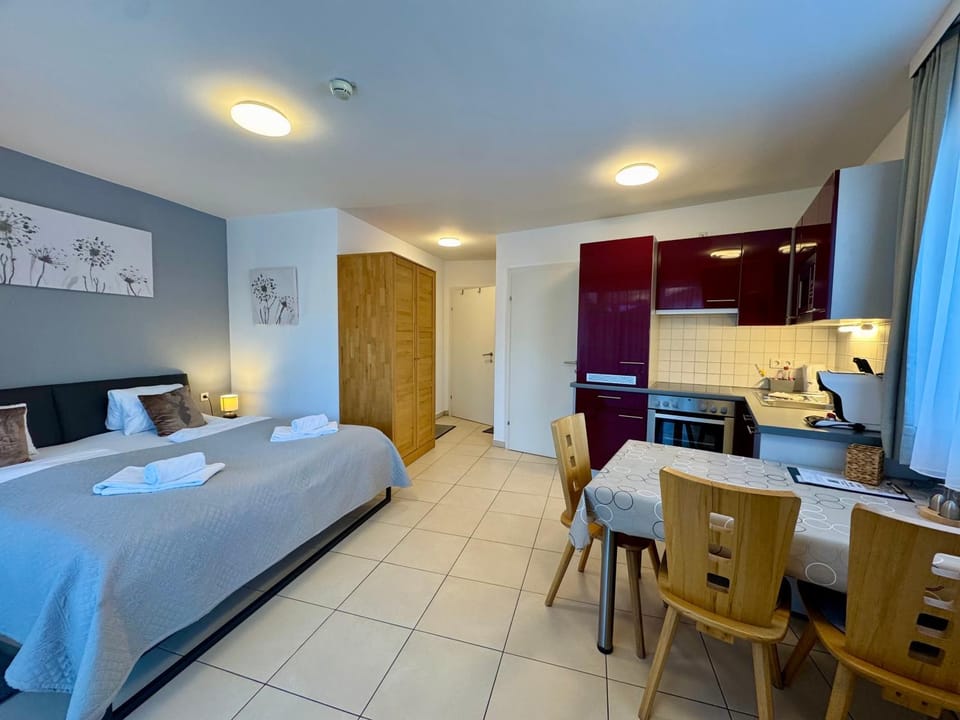 Bed, Kitchen or kitchenette, Photo of the whole room