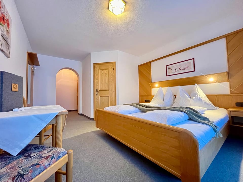 Bed, Photo of the whole room