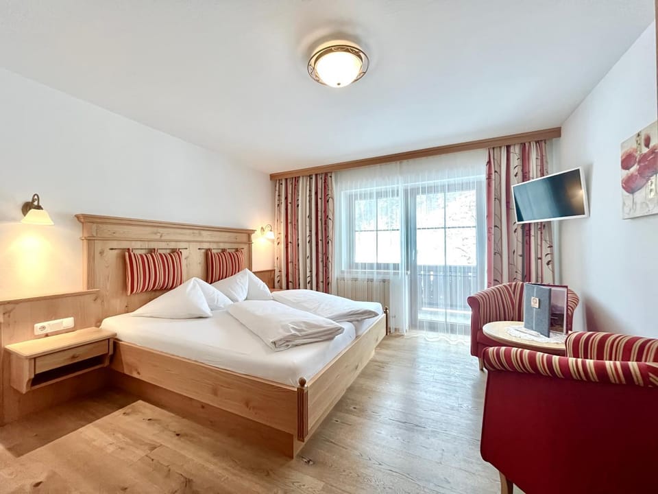 Bed, Seating area, Bedroom