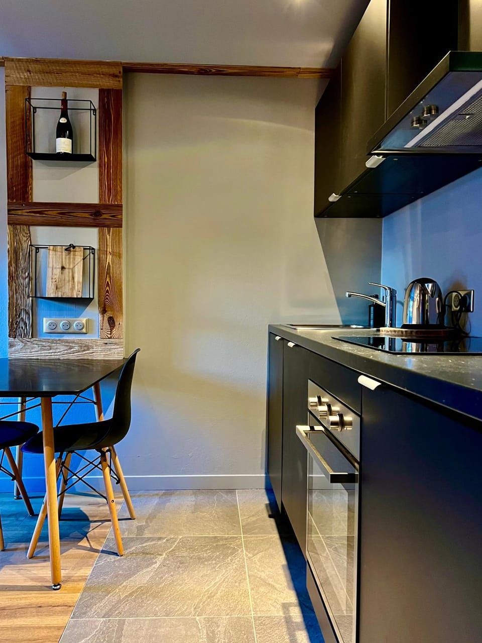 Dining area, kitchen