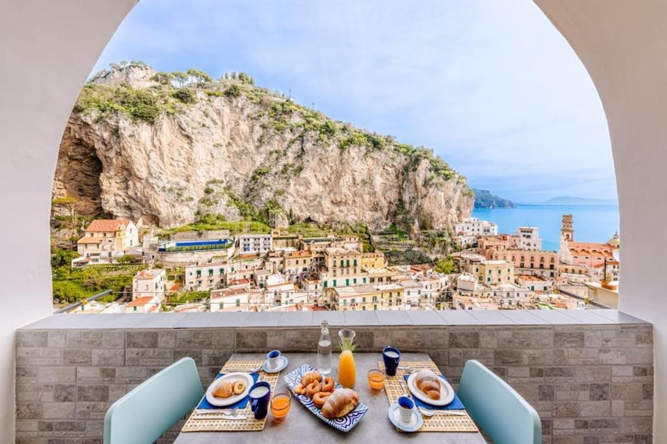 City view, City view, Mountain view, Mountain view, Sea view, Sea view