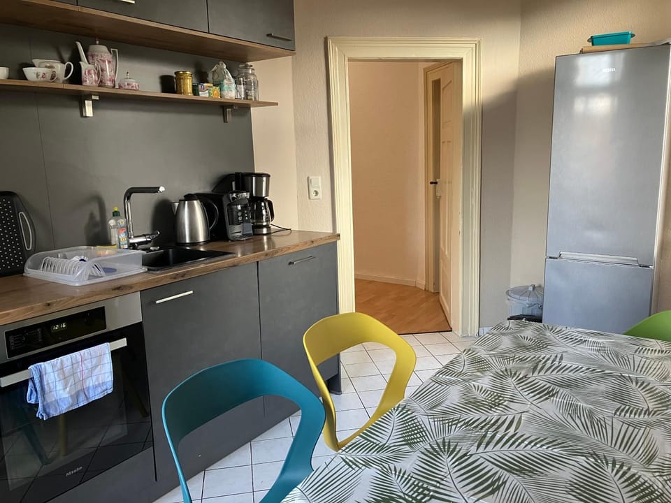 Kitchen or kitchenette, Photo of the whole room, Dining area, stove