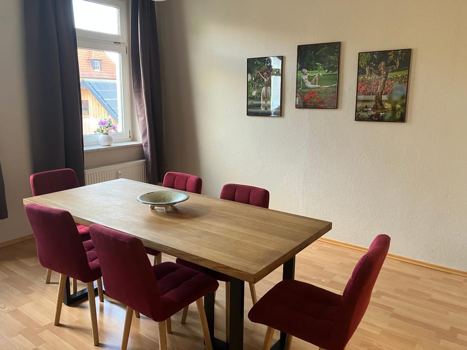 Living room, Seating area, Dining area