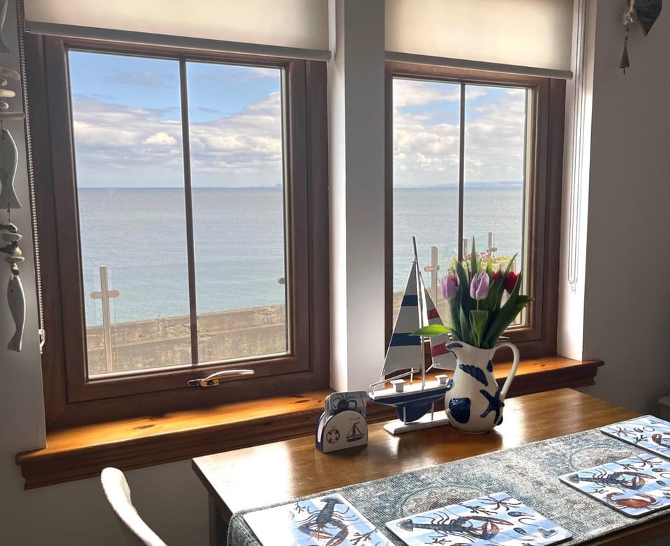 Luxury Seaside Home with Incredible Views Apartment in Kirkcaldy