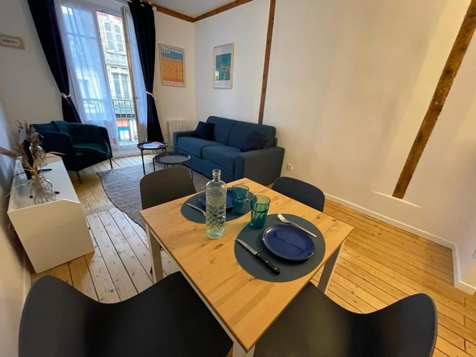 Le « Blanc Bleu »-charmant 2 pièces /3 min Gare Apartment in Deauville