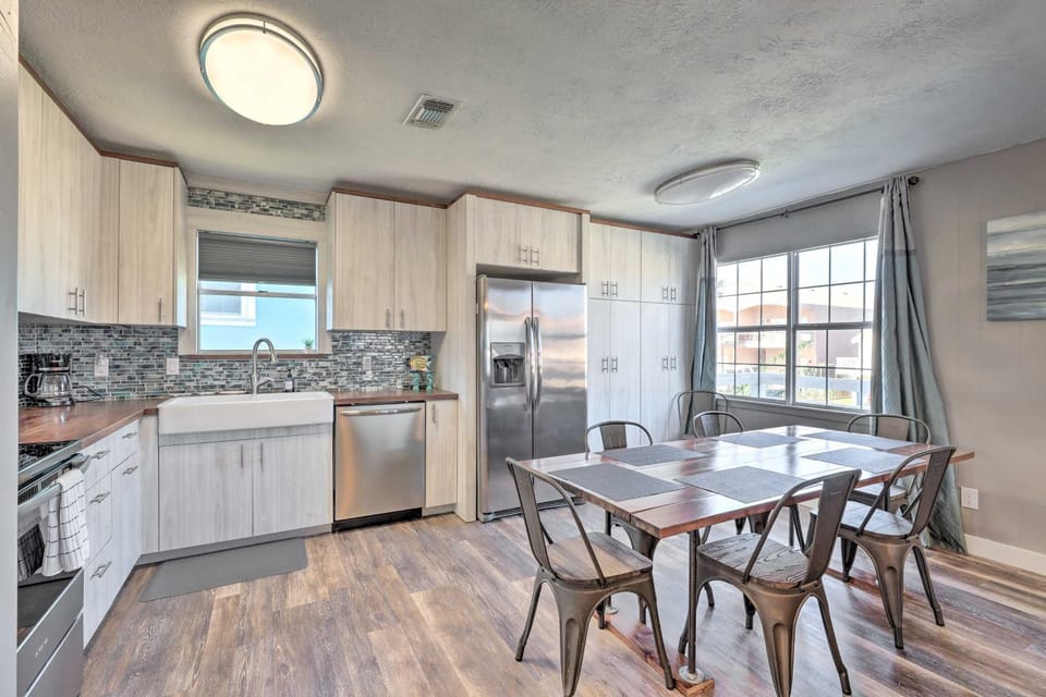 Family-Friendly South Padre Island Escape w/ Grill House in South Padre Island
