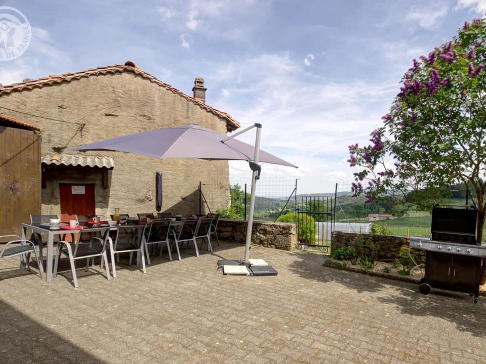 Charmante ferme rénovée, grand jardin, 8 chambres - FR-1-496-249 House in Auvergne-Rhône-Alpes