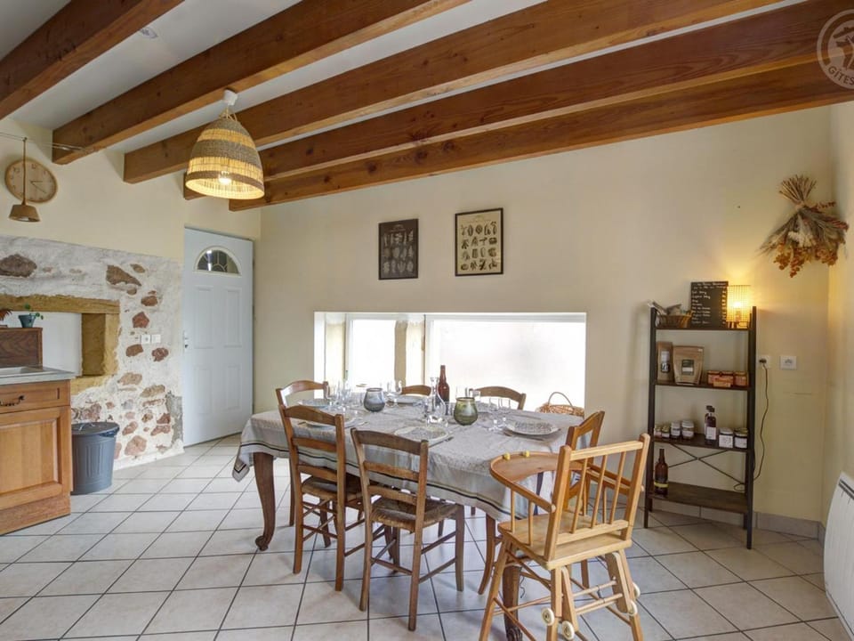 Gîte confortable au cœur de la Loire avec jardin clos - FR-1-496-250 House in Auvergne-Rhône-Alpes