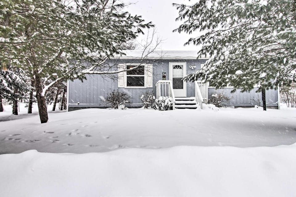 Cozy Crosby Cabin Near Serpent Lake + Main St Cabin in Crosby
