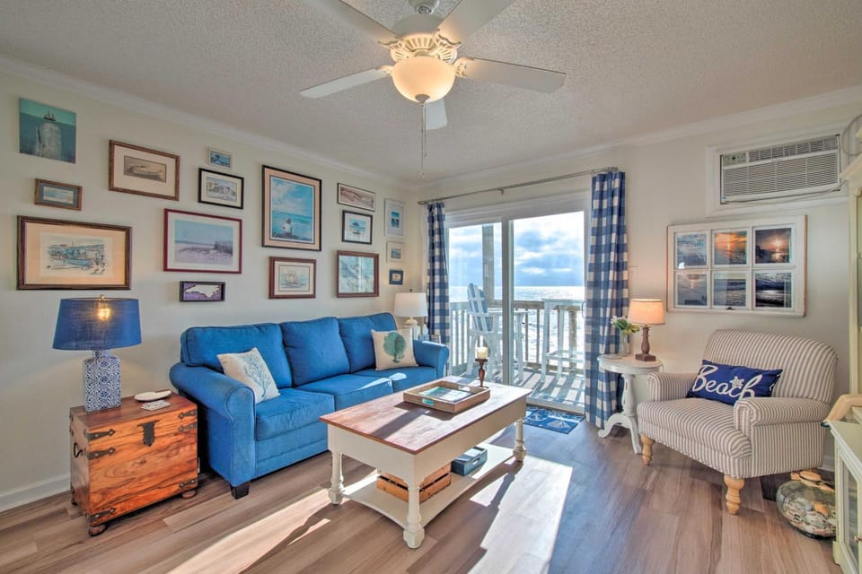 Oceanfront Condo w/ Views in North Topsail Beach! House in North Topsail Beach