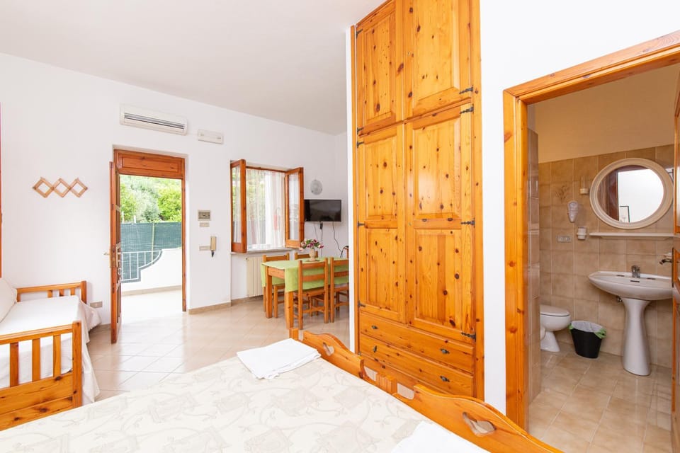 TV and multimedia, Bedroom, air conditioner