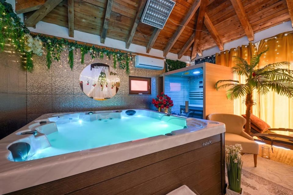 Hot Tub, Pool view, Swimming pool