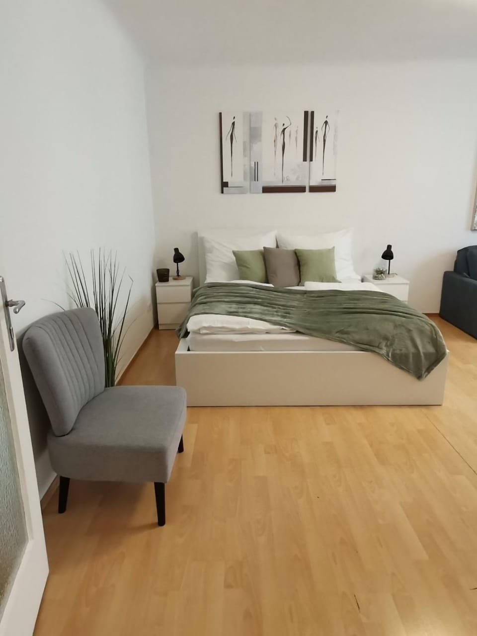 Bed, Seating area