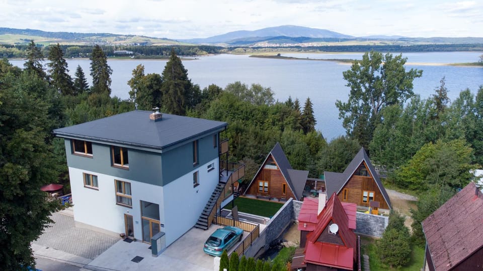 Property building, Nearby landmark, Day, Natural landscape, Bird's eye view, Lake view, Mountain view, Street view, Parking